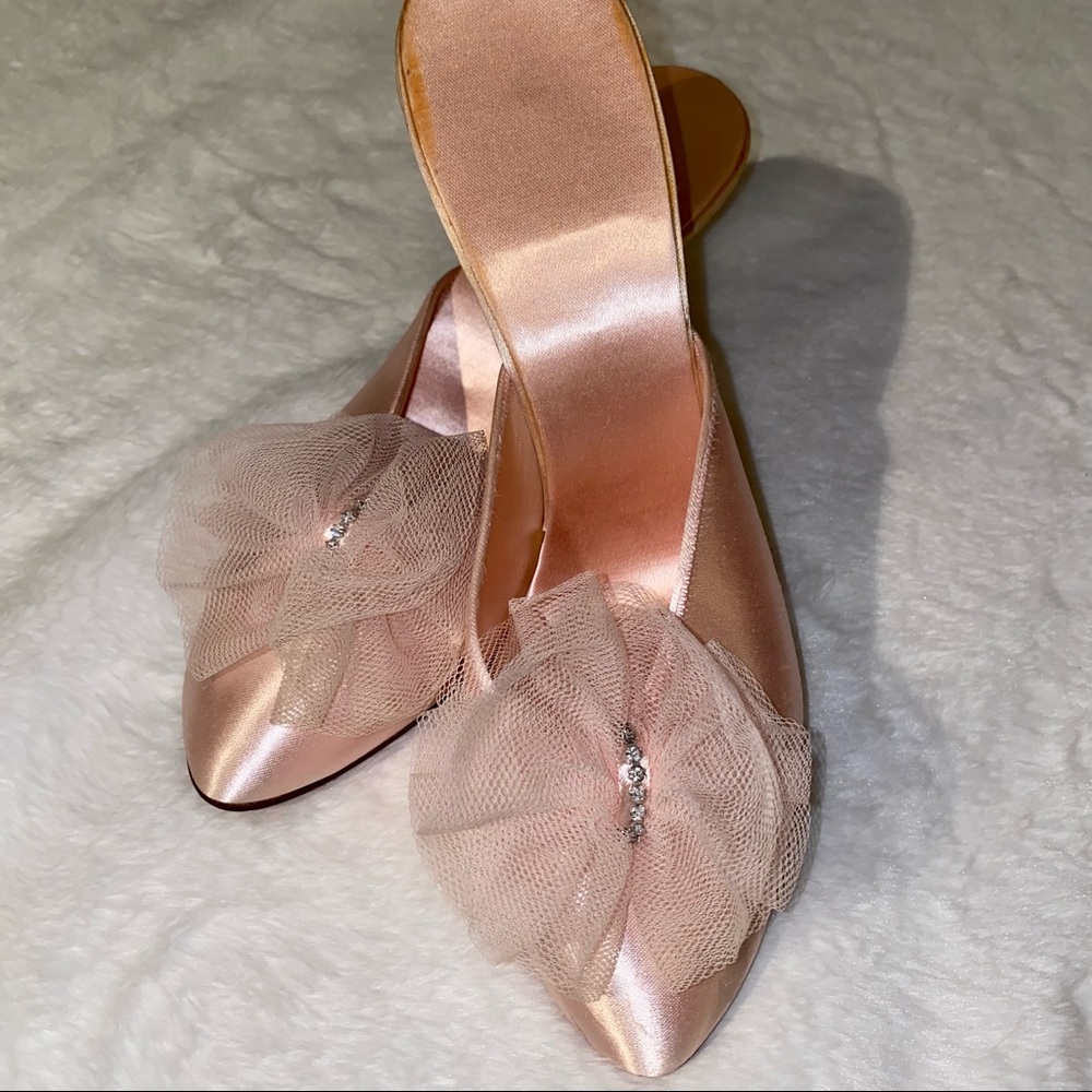 Vintage boudoir heels/slippers with pink rhinestone accent 💕 50’s or 60’s sexy